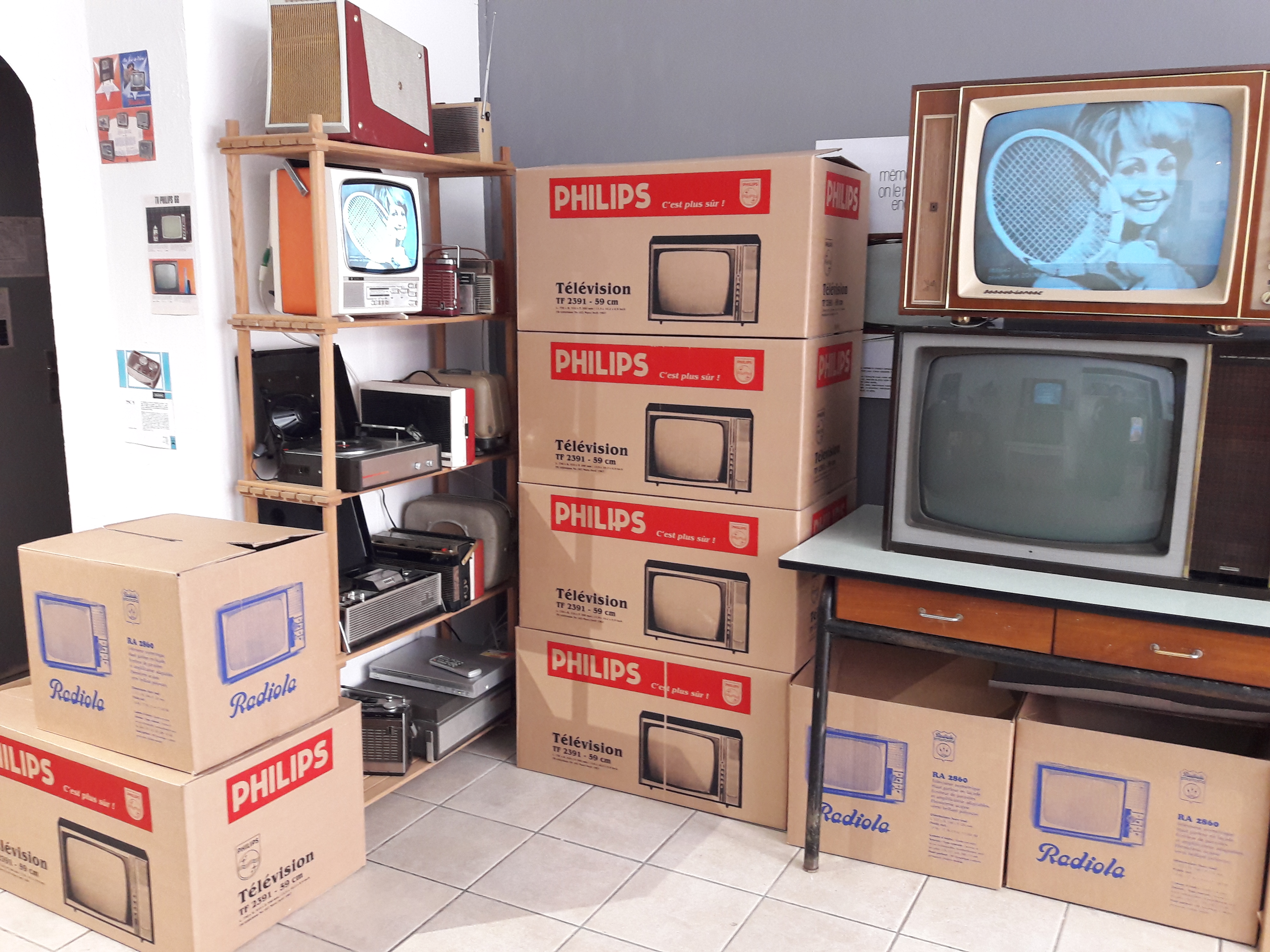 cartons TV La Fanzinothèque de Poitiers